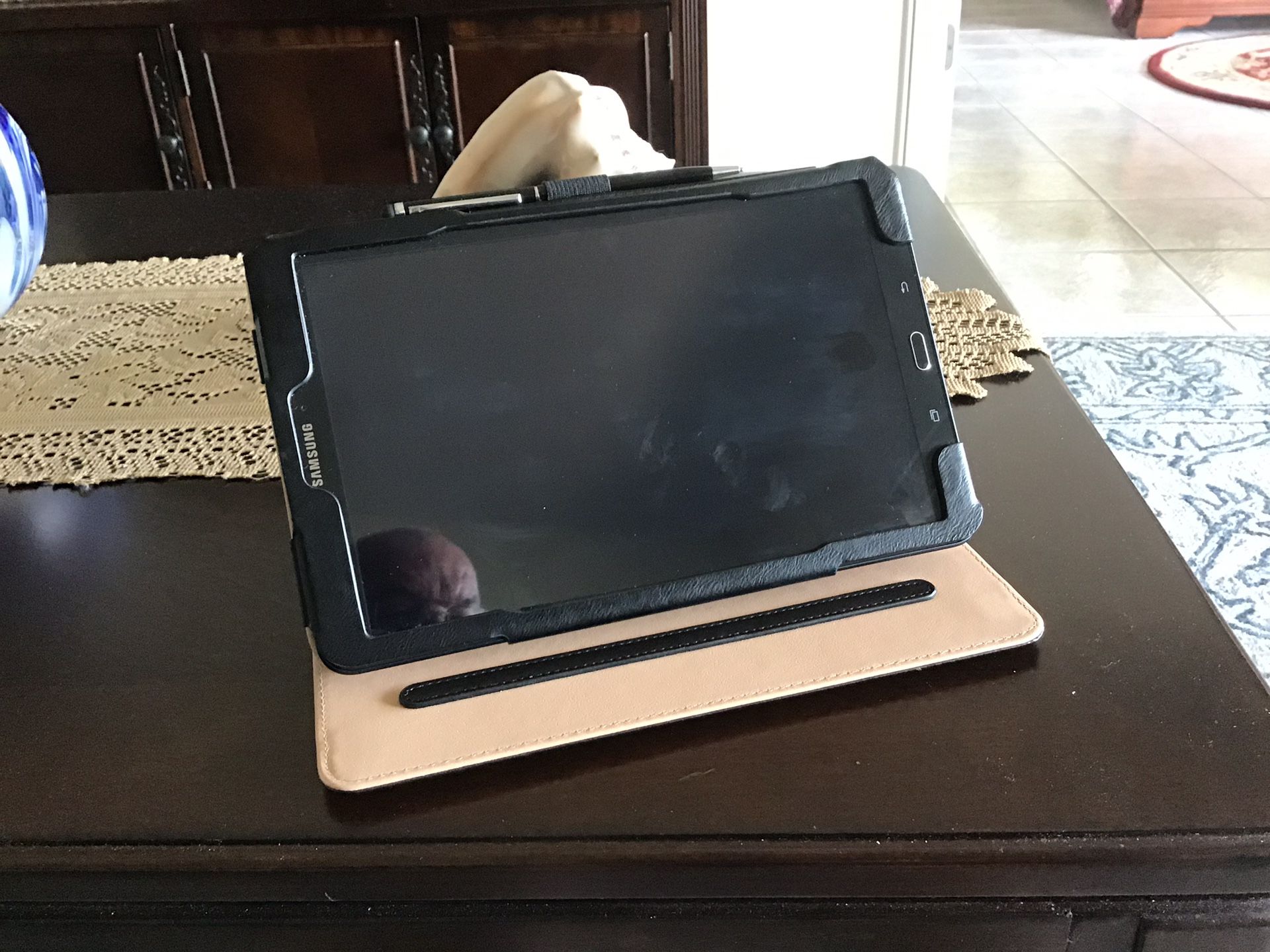 Samsung Galaxy Tab 7” with case and 32 GB SD card