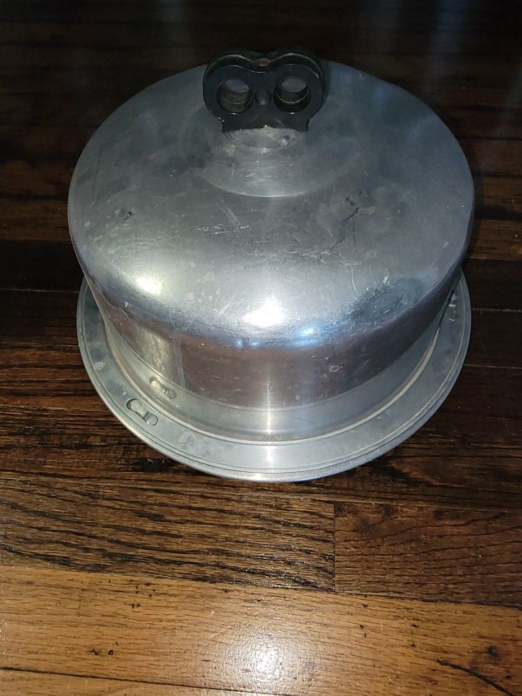 Vintage Regal Ware, Inc. Aluminum Cake Carrier with Bow Handle
