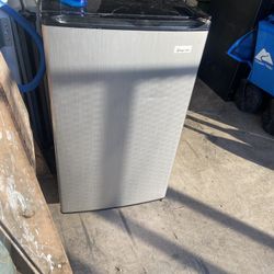 Magic Chef mini Fridge Refrigerator Stainless 