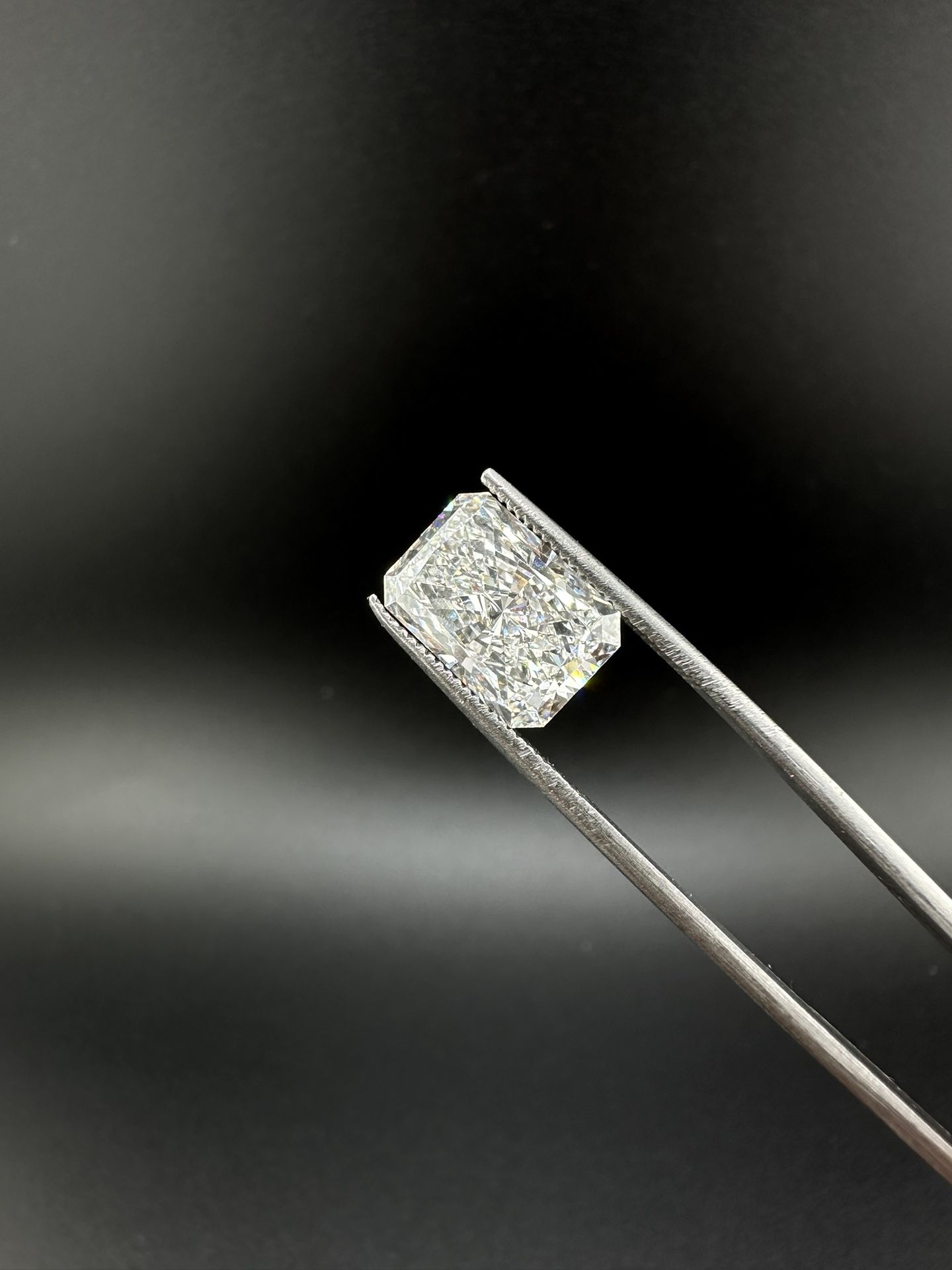 4.09ct D VVS2 Radiant Diamond Certified