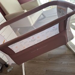 Baby delight bassinet 