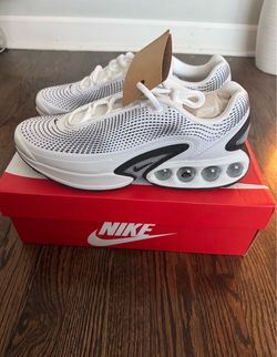 Air max Dn size 9.5