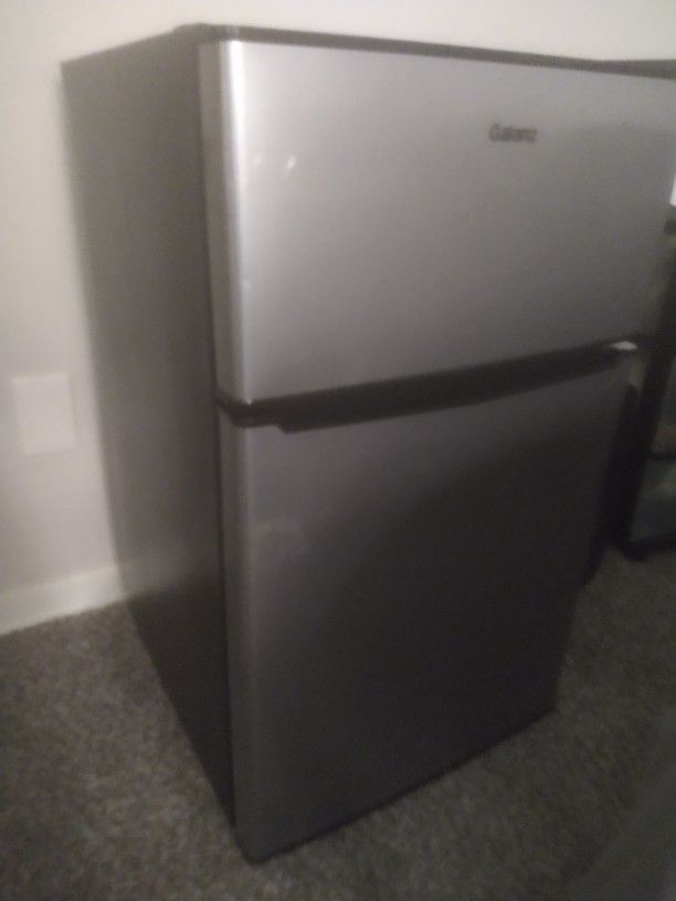 mini fridge with freezer
