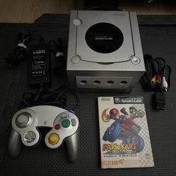 Nintendo Gamecube Japanese Version Model DL -001 With Mario Kart