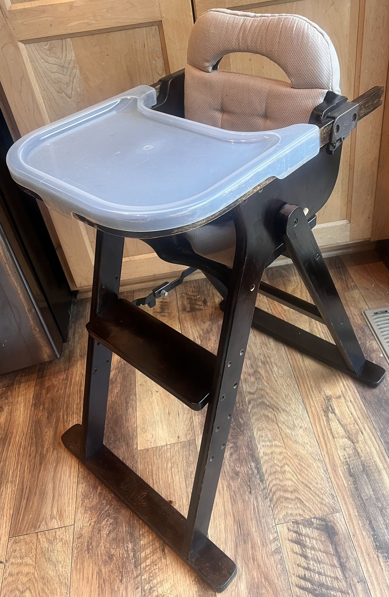Svan Anka Convertible High Chair – Swedish Quality