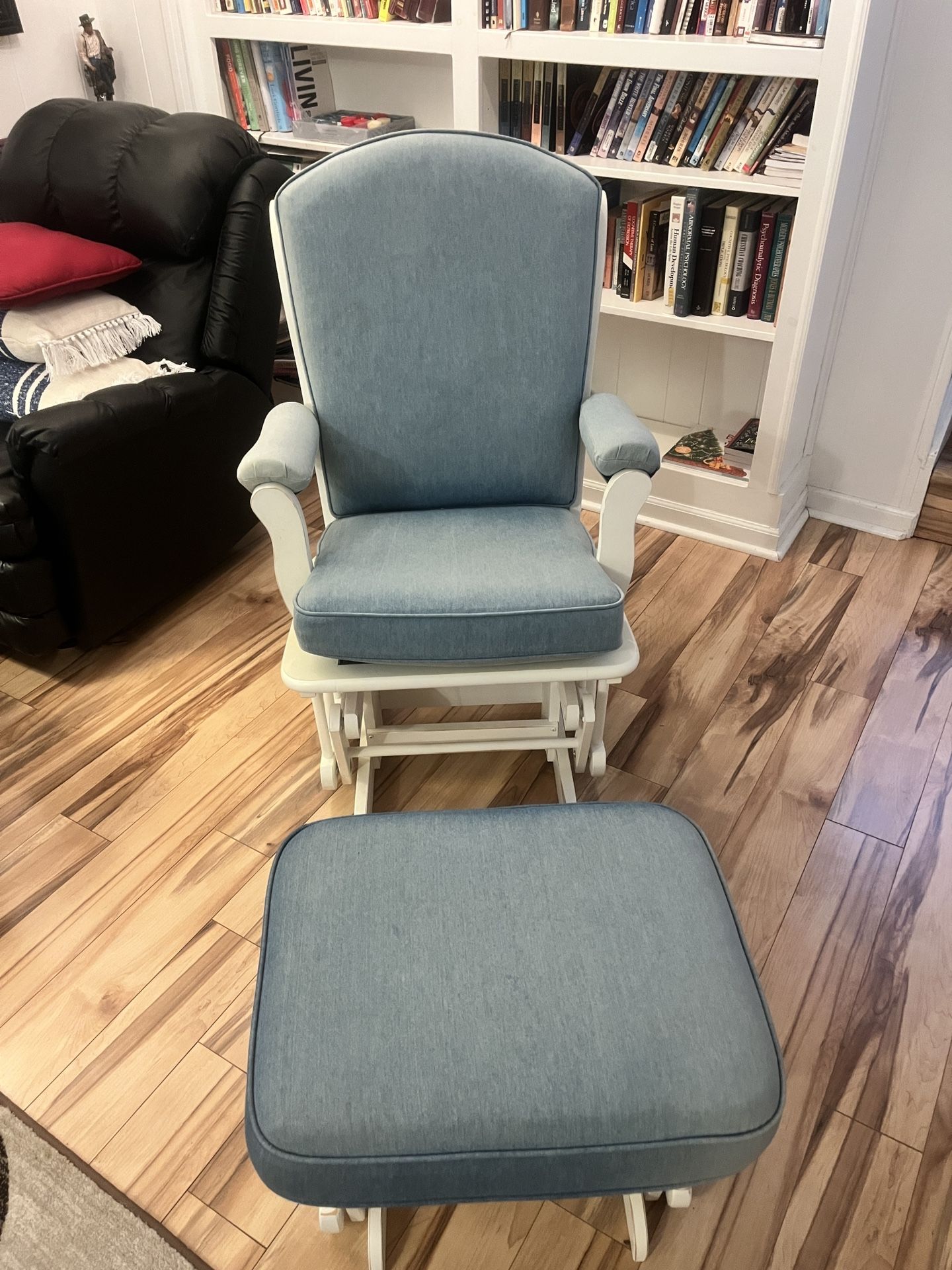 Glider W/Gliding Footstool 