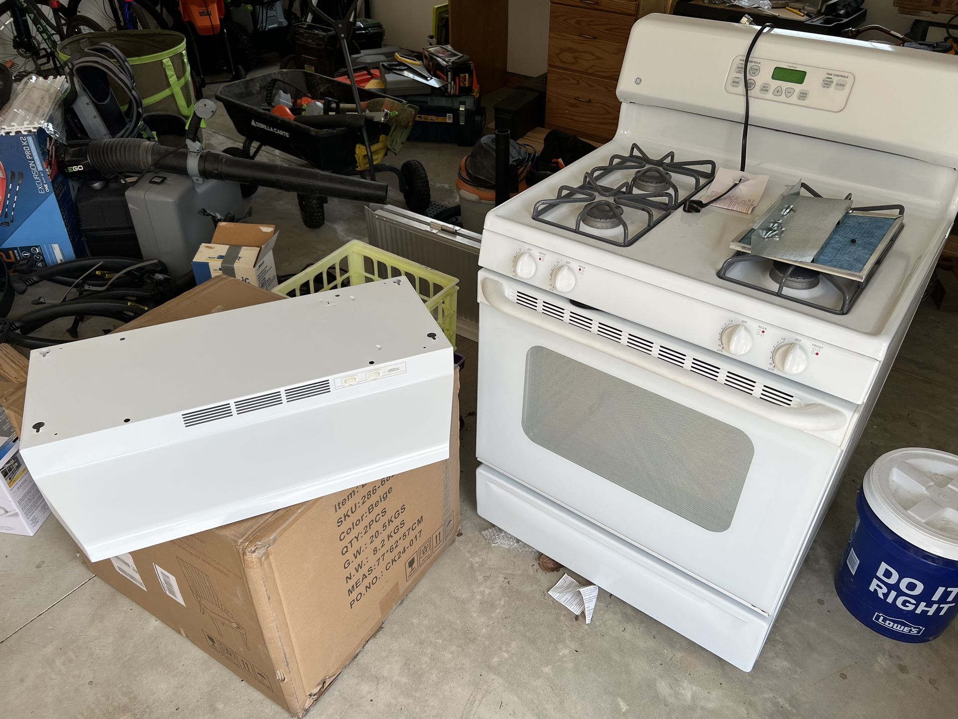 GE gas range