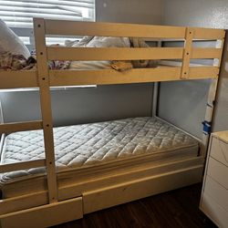 Free bunk bed and 2 mattresses