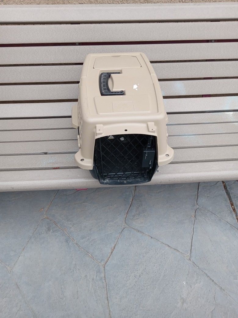 Good Condicion Smoll Traveling Pet Cage