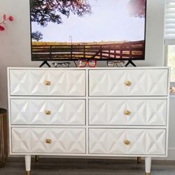 Belthi 6-Drawer White Dresser