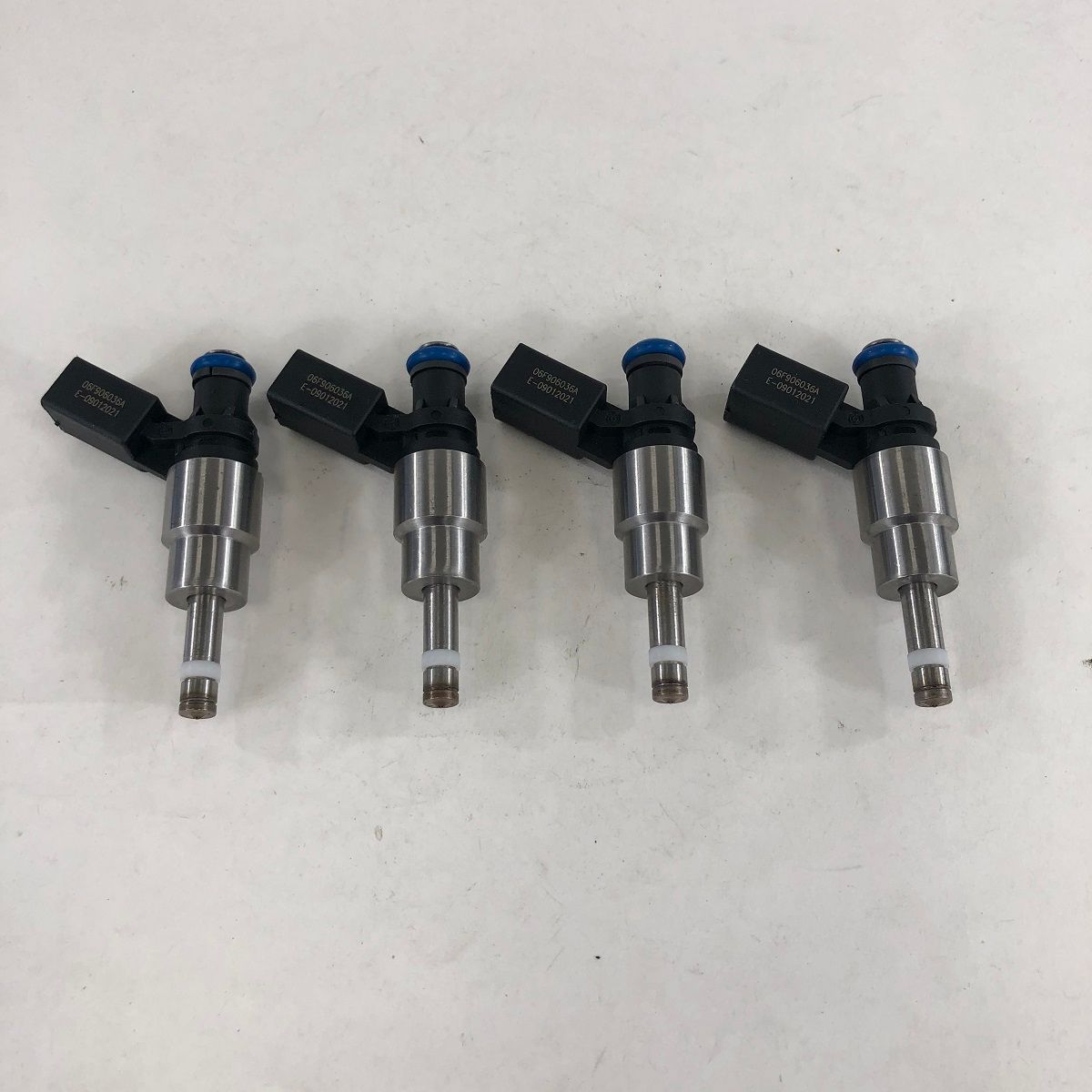 (Four piece) Fuel injector for 05-08 Audi A3 A4, 06-09 VW 0261500020/06F906036A(FI_AD0020 x4