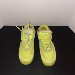 Off white nike sneakers! Used Size 7