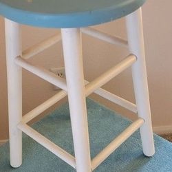 🌺 Sturdy Wood Stool 23 X 13 🌺