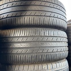Set Of Tires (4) 215-55-17 Michelin