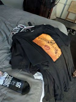 2x t-shirts