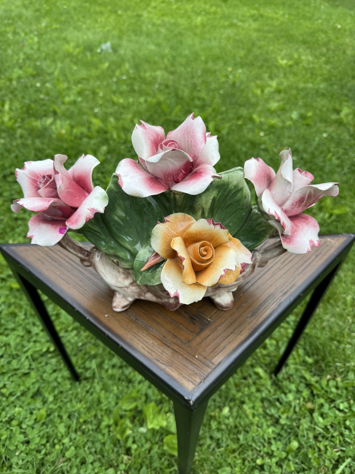 CAPODIMONTE: Roses, Centerpiece, Genuine Porcelain from ITALY. Vintage