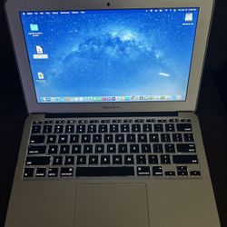 MacBook Air 11 Inch Early 2015 1.6ghz i5 / 8gb Ram for Sale in