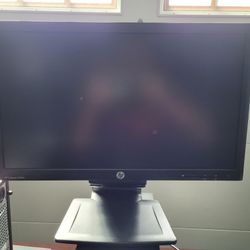 HP 22 Inch LCD Monitor - Display Port, DVI, VGA Inputs