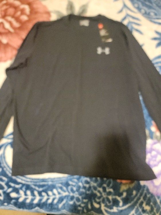 New black under Armour t- shirt long slevees size XL
