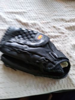 Left handed Easton Baseball Mitt