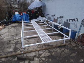 Fabricó porta escaleras para todo tipo de troka y venes de trabajos