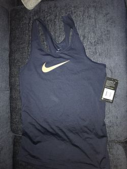 Nike sports top woman