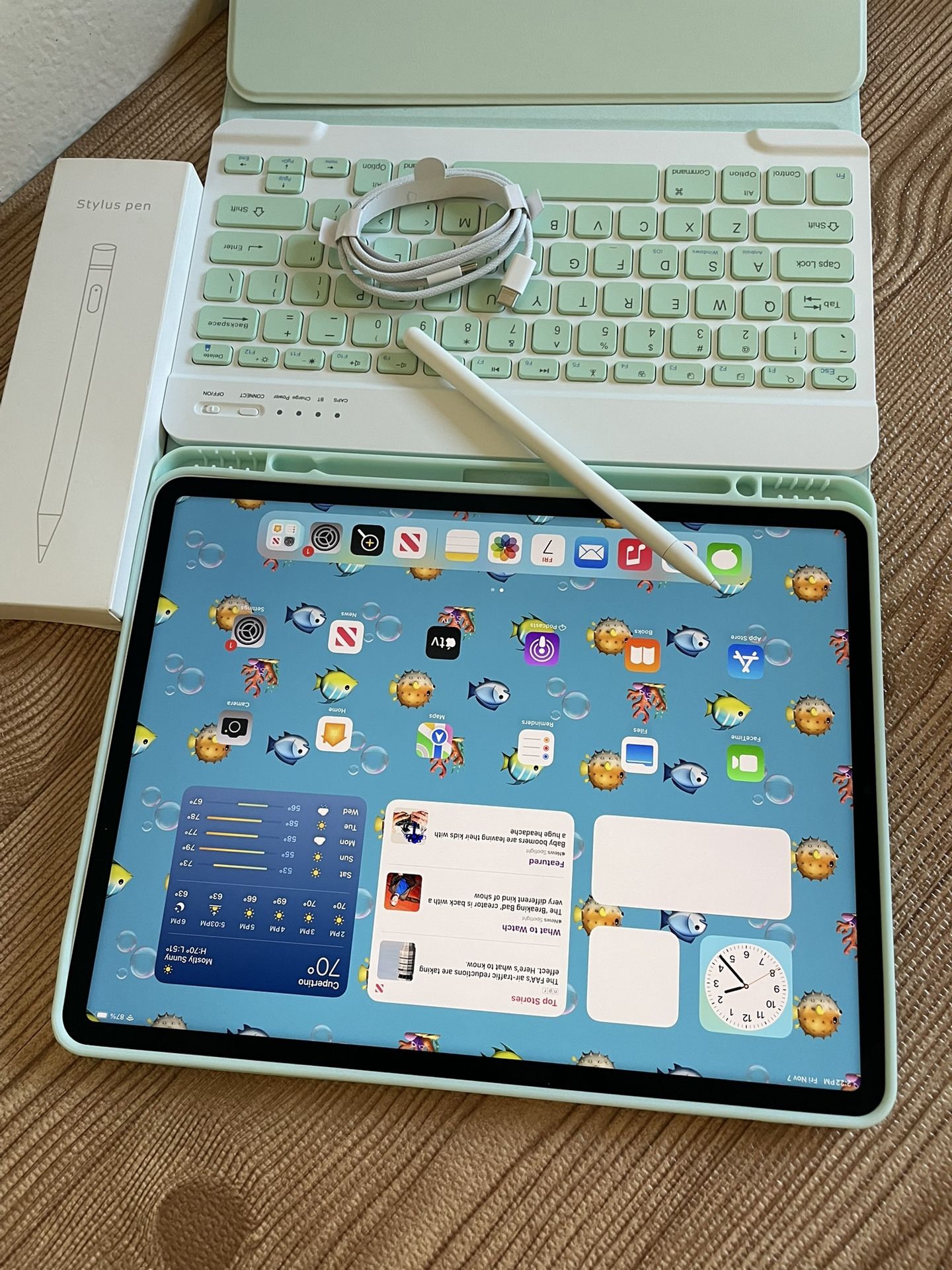 iPad Pro 12.9” (M1 chip / 2021) 5th Generation 128GB with  keyboard case and pen & Accessories 