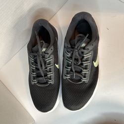 Women’ s 9.5 W Preowned in Great Condition 9.5 Nike Lunarconverge 852469-004 Women's Running Shoes in Gray/Green 