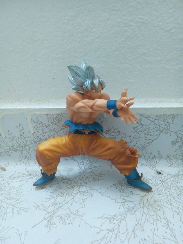 Goku MUI Figure