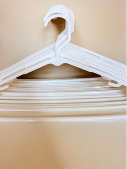 20 White Hangers