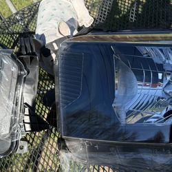 14-21 Toyota Tundra Black Clear Headlights