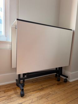 Foldable cutting drafting table