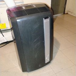 Overview



+4
The product is a De'Longhi Pinguino portable air conditioner, specifically the PAC AN125HPEKC model. 
It is a 4-in-1 unit that Provides