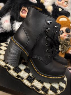 Dr. Martens Platform Boots – Black Leather – Women's Size 7 🖤