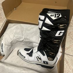 Gaerne SG-12 Black&White Boots Size 9.5