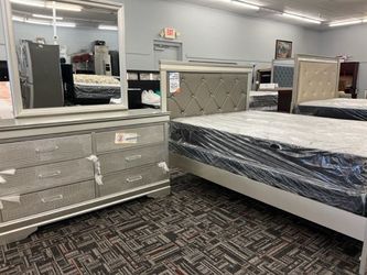 QUEEN SIZE BED, NIGHTSTAND, DRESSER & MIRROR// WE DELIVER 