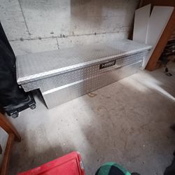 Husky Truck Crossover Toolbox]