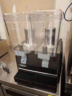 Double drinks dispenser