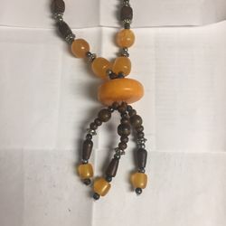Beautiful amber necklace 21 inch