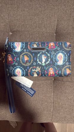 Disney Parks Dooney & Bourke Frozen 10th Anniversary Wallet / Wristlet – NWT – Elsa, Anna & Olaf – Rare
