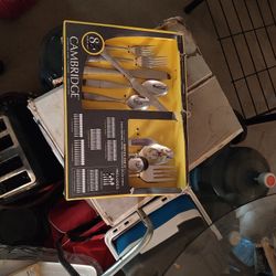 Set Of 88  Dinner Utensils 