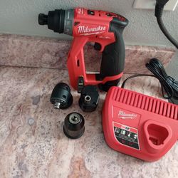 Milwaukee M12 With Battery And 4 Different Tips 