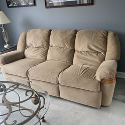 Recliner Sofa Excellent Condition Very Clean 
