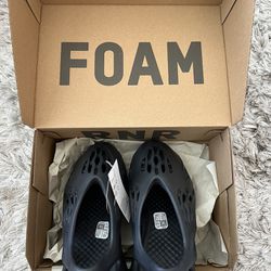 Adidas Yeezy Foam Runner Onyx Foam RNR Kids Size 3Y