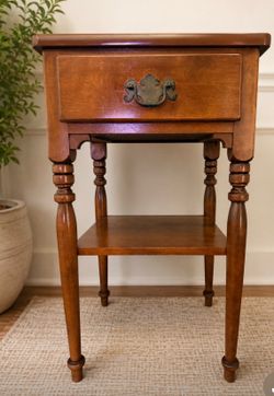 Ethan Allen by Baumritter Heirloom collection Wood accent table  with Drawer