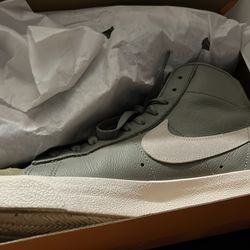 Blazer Mid ‘77 PRM NIKE Shoes