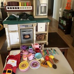 Step 2 Kitchen With accessories