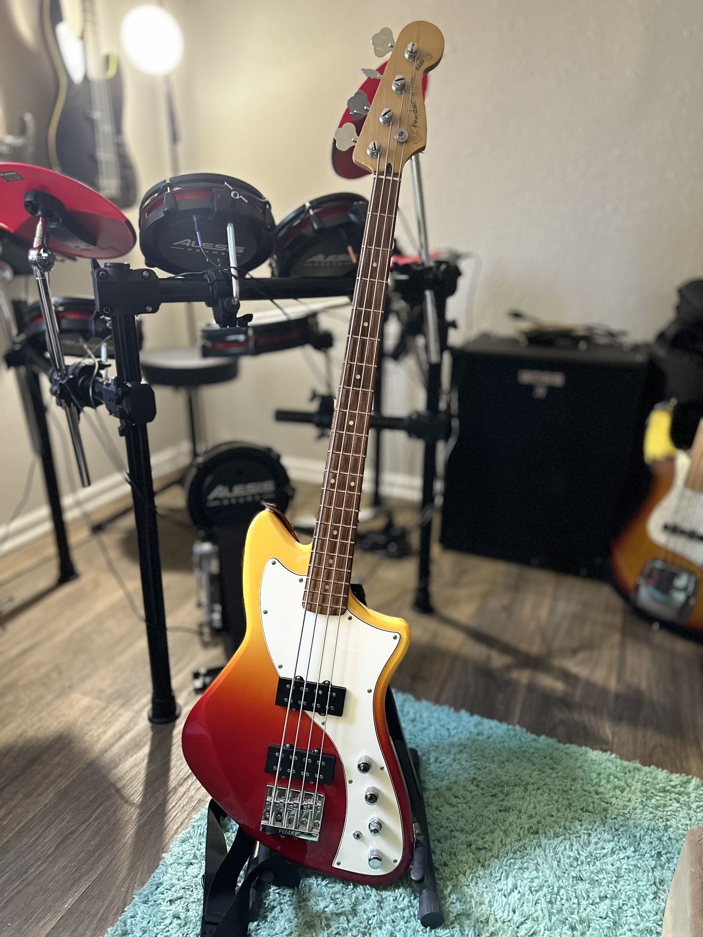 Meteora Fender Bass