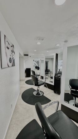 Estación de peluquería doble con los espejos incluidos