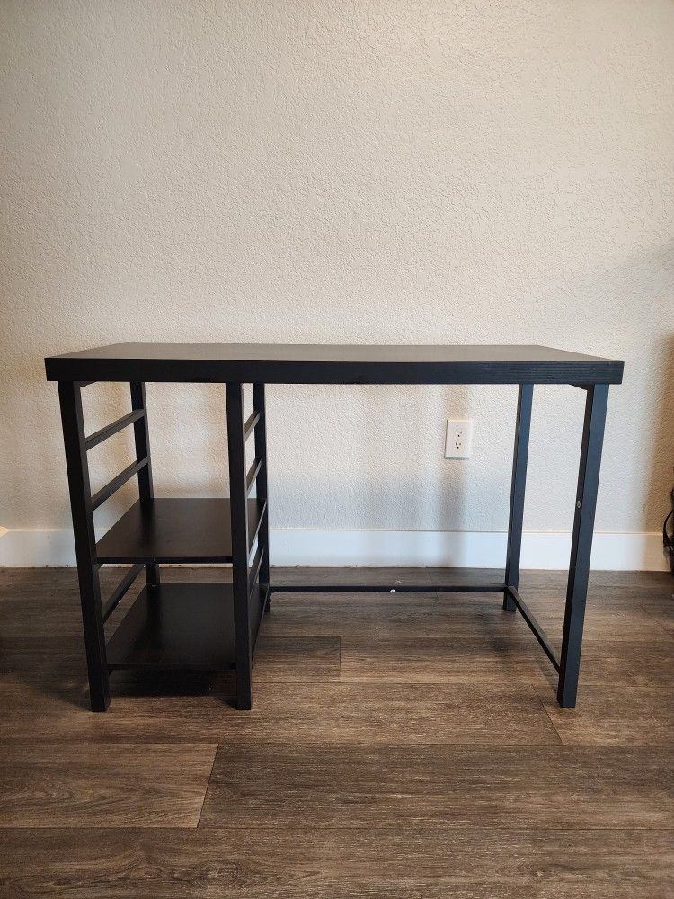 Black Desk